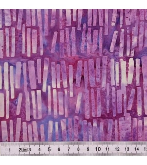 Tissu batik avec batonnets violets