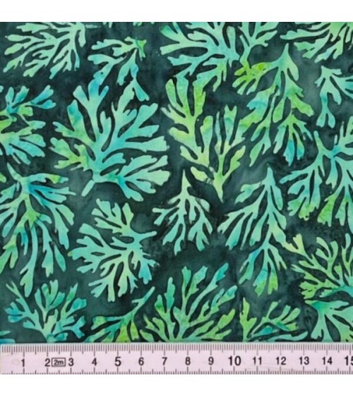 Tissu batik avec feuilles "corail" vertes